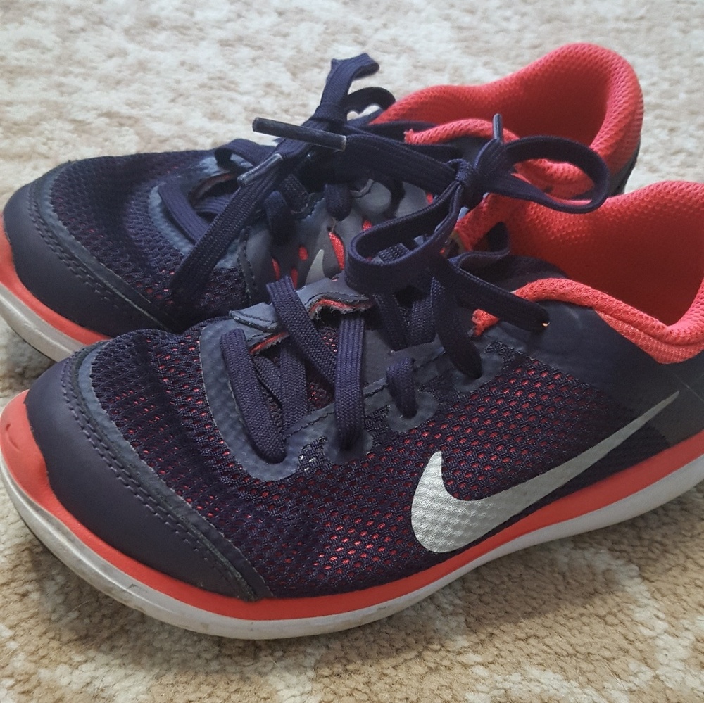 NIKE KID GIRL SNEAKER SHOES SIZE 13 PURPLE PINK